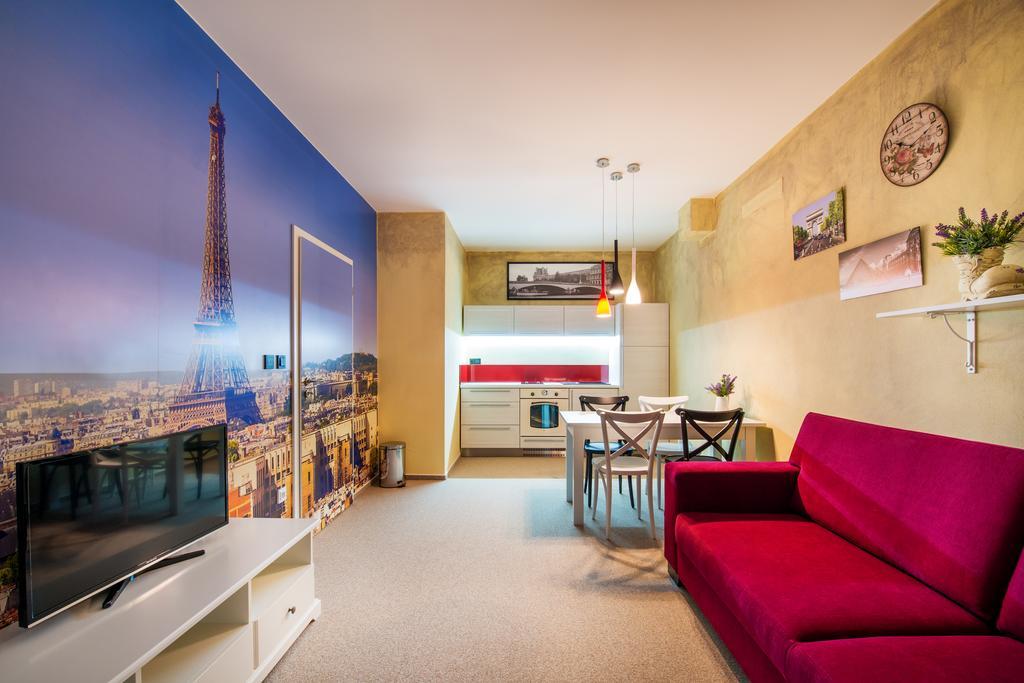 Relax21 Hotell Uhersky Ostroh Rum bild