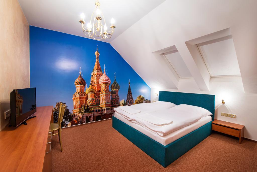 Relax21 Hotell Uhersky Ostroh Rum bild