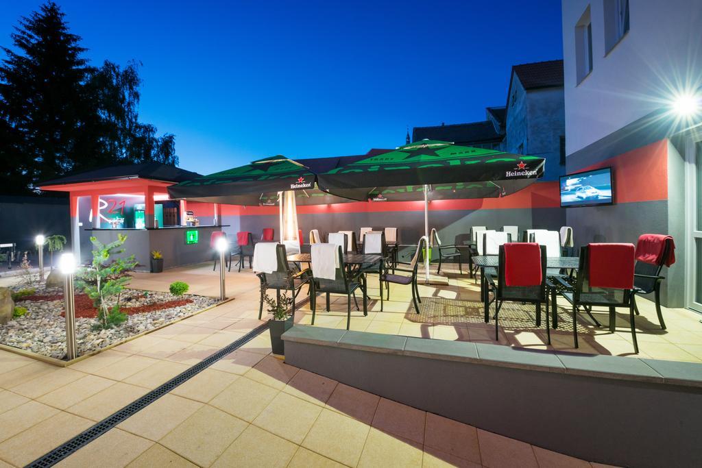 Relax21 Hotell Uhersky Ostroh Exteriör bild