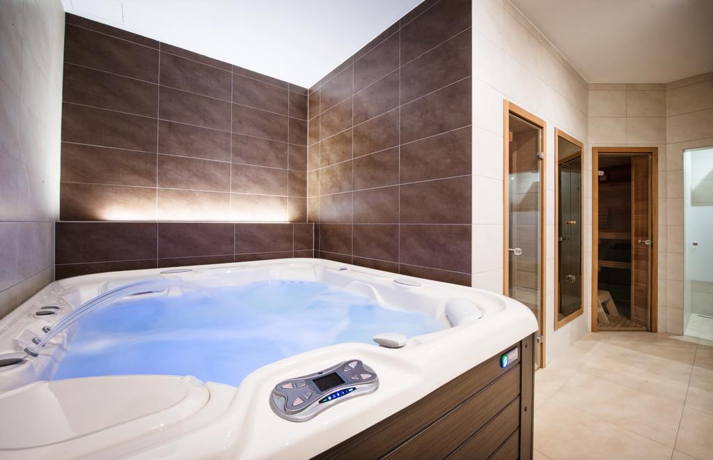 Relax21 Hotell Uhersky Ostroh Exteriör bild