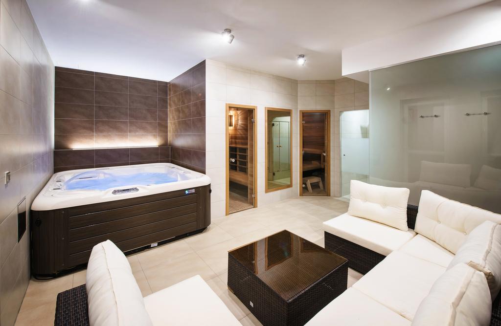 Relax21 Hotell Uhersky Ostroh Exteriör bild
